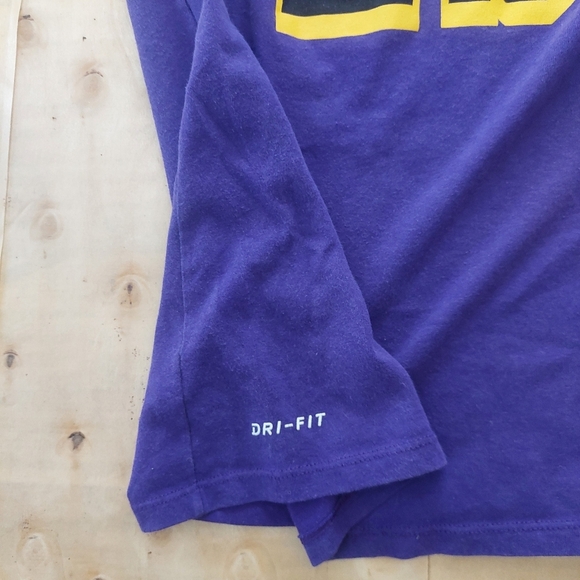 Los Angeles Lakers TShirt NIKE 23 " James" Drifit Men Sz M.      (A) - Picture 3 of 5